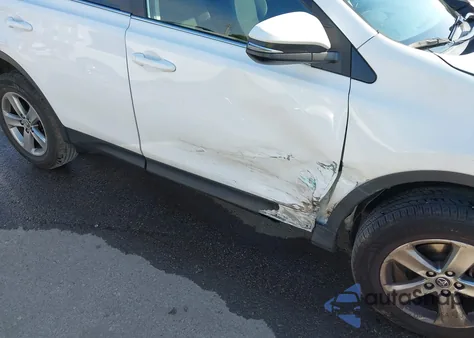 2015 Toyota Rav4 Xle z USA, uszkodzony, nr VIN 2T3WFREV3FW161352